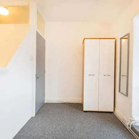 Semesterbostad Stunning 5-bed Maisonette In *