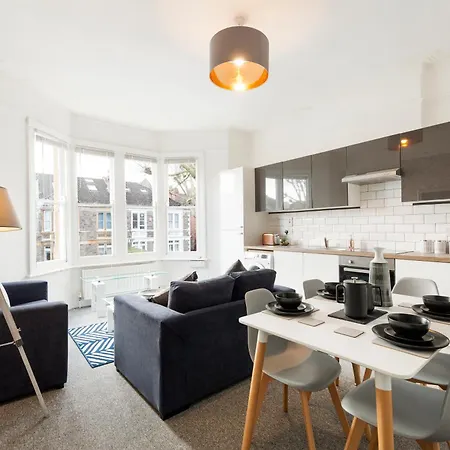 Stunning 5-bed Maisonette In Bristol