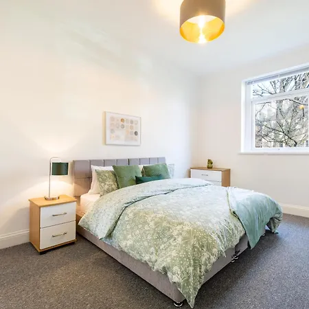 Stunning 5-bed Maisonette In * בריסטול