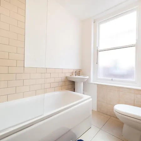 Stunning 5-bed Maisonette In Holiday home