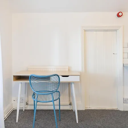 Feriehus Stunning 5-bed Maisonette In