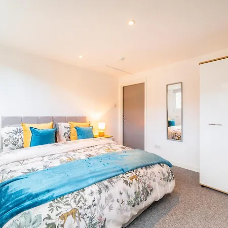 Holiday home Stunning 5-bed Maisonette In *