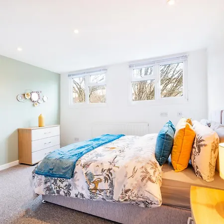 Holiday home Stunning 5-bed Maisonette In *