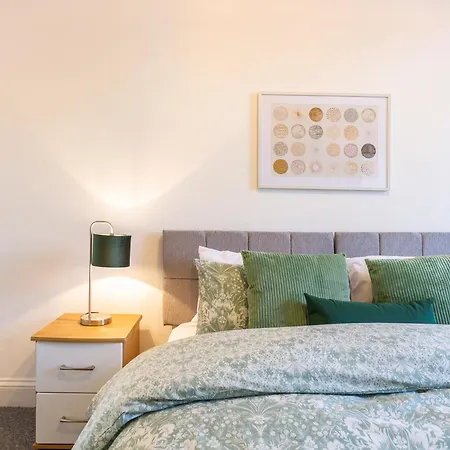 Stunning 5-bed Maisonette In Bristol