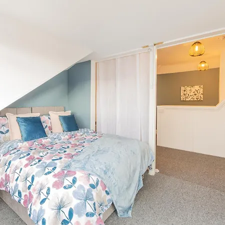 Stunning 5-bed Maisonette In