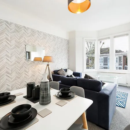 Stunning 5-bed Maisonette In Holiday home Bristol