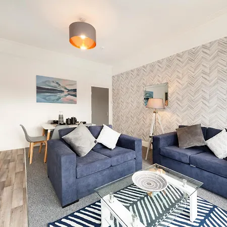 Stunning 5-bed Maisonette In